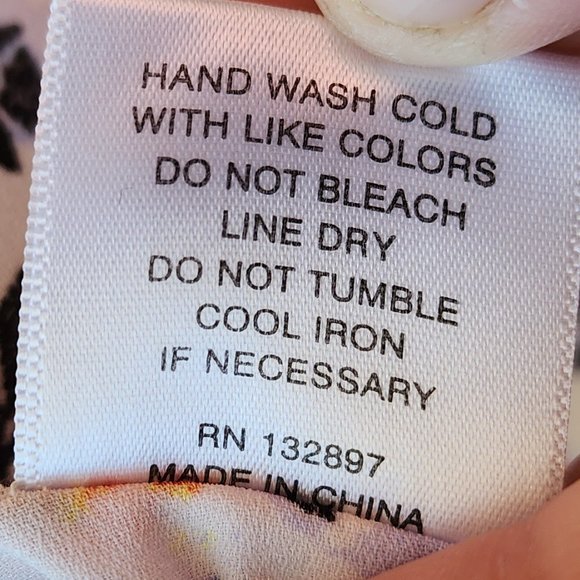 Rose & Olive White/Navy/Red Floral Sleeveless Blouse Size Small - Picture 7 of 12